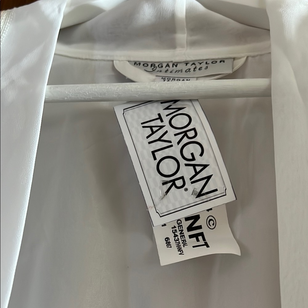 Morgan Taylor White Floral Robe - Picture 2 of 8